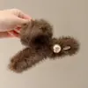 Lindo pasador de pinza de peluche grande para la nuca, nuevo pasador de tiburón para otoño e invierno 2026, elegante pasador de oso para recogidos