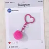 Colgante de cuentas de rompecabezas, llavero de corazón con pompón de colores, decoración de peluche suave y linda, accesorio de llavero de cuentas de rompecabezas hecho a mano
