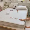 Juego de 4 Piezas de Alfombrilla Ultra-Refrigerante Clase A 100% Poliéster con Bordado de Frijol para Habitaciones con Aire Acondicionado en Verano, Alfombrilla Suave, Alfombrilla de Seda de Hielo, Estilo Sábana Ajustable 4