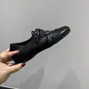 Mocassins Quadrados Esculpidos Estilo Britânico Retrô para Mulheres, Novo Modelo 2026, Sapatos de Couro Quentes Slip-On com Forro de Lã