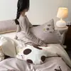 Conjunto de Quatro Peças em Cetim de Algodão Longo de Xinjiang com Alta Contagem de Fios, Capa de Edredom Bordada em Algodão Puro com Desenho Animado, Lençol com Elástico, Roupa de Cama 100% Algodão