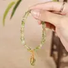 Pulseira de Contas de Vidro Degradê Estilo Chinês para Mulheres, Pulseira Doce e Fresca com Pingente de Borboleta, Joia de Barraca de Mercado Noturno, Presente para Melhor Amiga