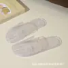 Venda Quente de Verão 2026 Novo Nicho Sandálias Planas de PVC Transparente Chinelos Tendência para Interior Antiderrapante Banho Massagem