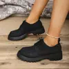 Mocassins Slip-On Retrô de Solado Grosso para Mulheres 2025 Novo Estilo Sapatos Pequenos de Couro Bico Redondo Salto Grosso Flats Tamanho Grande Sapatos Femininos Transfronteiriços