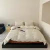 Algodón 100% de Clase A Tejido de Algodón Algodón Tianzhu Juego de Cuatro Piezas Rayas Simples Estilo de Casa de Huéspedes de Alta Calidad Funda de Edredón Súper Suave para Dormir al Desnudo