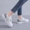 Zapatillas blancas para mujer 2026 primavera nuevo popular versátil deportivas casual, zapatos de mujer de suela gruesa, zapatos impermeables de primavera y otoño