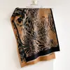 Bufanda patchwork de estampado animal estilo europeo y americano transfronterizo 2026, un chal cálido y calentador de cuello clásico y versátil para mujer, al por mayor