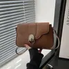 Bolsa Feminina Casual Cor Sólida 2025 Nova Retro Grande Capacidade Fecho de Metal Flip Bag Comutador Crossbody Axila