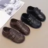 Zapatos de Cuero Brogue para Niños Invierno Más Terciopelo Cálidos Zapatos Infantiles Niñas Suela Suave Velcro Estilo Británico Planos de Una Sola Pieza
