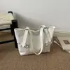 Fivela de Cinto de Motocicleta Estilo Garota Picante Europeia e Americana Personalidade Nova Grande Capacidade Superfície Macia Bolsa Tote de Mão para Ombro para o Dia a Dia Casual