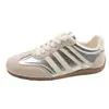 Zapatillas de Entrenamiento Alemanas Plateadas para Mujer 2026 Nuevo Verano Súper Calientes Clásicas Versátiles Forrest Gump Deportivas Casuales Zapatillas de Tabla Zapatos para Mujer