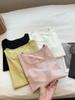Exquisita Camiseta de Algodón Tencel con Cuello Cuadrado~~Estilo Minimalista Adelgazante con un Ambiente Elegante, Top de Camiseta Casual de Manga Corta