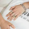 26 Modelos Nuevos de Pulseras con Colgantes Cuadrados de Circonita Flor de Iris, Estilo de Lujo Ligero, Pulseras Versátiles, Pulseras Flor de Iris de Diseño Nicho para Mujeres