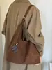 Yuezhi 2026 principios de otoño nueva moda elegante bolsa de hombro de gran capacidad simple para ir al trabajo, bolsa de mano retro simple para debajo del brazo