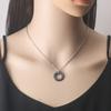 Collar para Mujer de Acero Inoxidable con Colgante Circular de Cerámica Espacial Zirconia, Cadena Clavicular Ajustable de Acero de Titanio