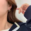 Pendientes plisados vintage de gran venta transfronteriza, lujo ligero con un toque de alta gama, broches de oreja geométricos irregulares, diseño de nicho, pendientes elegantes