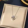 Novo Colar de Trevo de Quatro Folhas Estilo Coreano com Zircônia Microincrustada em Aço Titânio para Mulheres, Banhado a Cobre com Ouro Real, Corrente de Clavícula Tendência