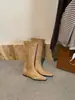 Botas Longas Aumentadoras de Altura Outono/Inverno 2026 Bico Fino Camurça Botas de Cavaleiro Perna Reta Botas Martin Botas Femininas