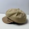 Elegante y chic sombrero de pintor estilo británico para mujer, perfecto para otoño e invierno. Este sombrero casual presenta una visera pequeña, forma de pico de pato y una visera de cuero con hebilla.