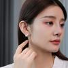 Aretes de perlas con hoja de diamante para la temporada, aretes de diseño nicho nuevos y modernos, estilo coreano, aretes versátiles de alta gama para mujer