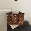 2026 Otoño Nuevo Retro Lunares Gran Capacidad Bolso Tote Moda Versátil Viaje Diario Hombro Único de Mano Venta al por Mayor Bolso de Mujer