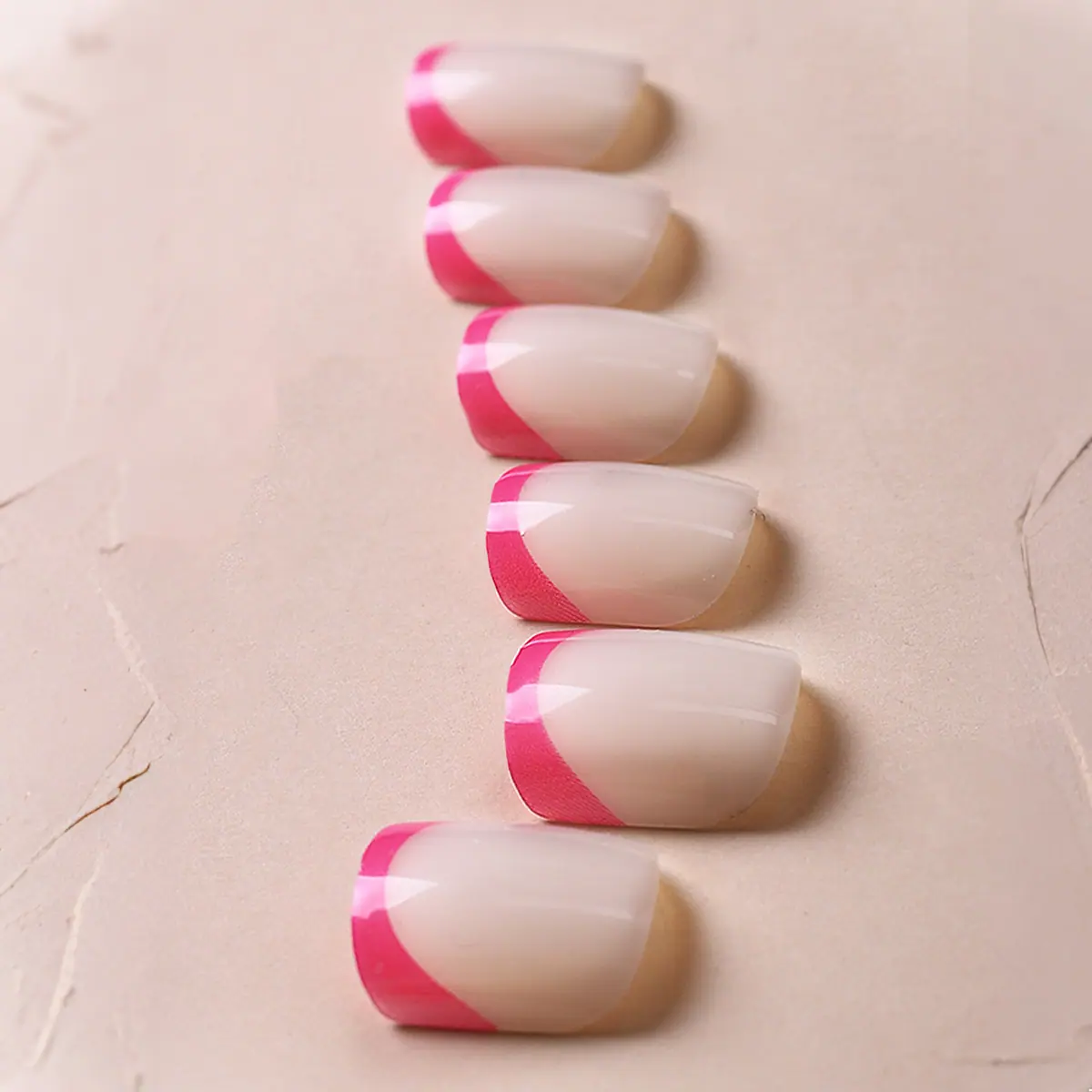 玫红法式美甲