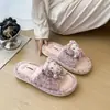 Modelo de Invierno 2026 Famosas en Internet Zapatillas de Algodón Cálidas y Cómodas para el Hogar para Mujer, Bonitas Zapatillas Deslizantes de Oso con Lazo