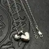 Joyería de moda Plata tailandesa Retro Corazón de doble melocotón Collar de tumba Cadena de suéter Otoño e Invierno Personalizado de Europa y América Cruz de Alta Gama