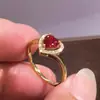 Anillo Exquisito de Corazón para Mujer Cao Shi Taobao Transmisión en Vivo, Anillo Elegante y Dulce Llamativo, Accesorios de Moda para Combinar Diariamente
