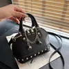 2025 Nuevo Diseño de Nicho de Gama Alta Color Champaña Versátil Remache Portátil Carcasa Bolso Pequeño Moderno Bolso de Hombro Cruzado
