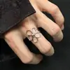 Anillo Delicado Floral Hueco para Mujer, Anillo Abierto Versátil de Lujo Ligero a la Moda, Anillo para Dedo Índice con Diseño de Nicho de Tendencia