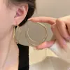 Aretes Metálicos Dorados 2026 Nuevo Estilo Popular Aretes Circulares Únicos Diseño de Nicho Aretes de Lujo Ligero