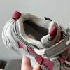 Tenis versátiles para niños con forro polar 2025 invierno estilo moderno para niños zapatos casuales antideslizantes zapatos de papá resistentes a la suciedad para niñas