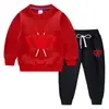 Traje de suéter para niños otoño e invierno 2023 estilo occidental nuevo traje cálido de invierno acolchado de terciopelo de manga larga para niños grandes