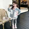 Chaqueta vaquera de retazos para niña de comercio exterior, nuevo abrigo elegante coreano de otoño 2026, ropa para niños, mono envío directo moderno