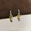 Sistema de color Maillard retro nicho minimalista de alta gama aretes de mariposa para otoño e invierno versátiles simples para el día a día
