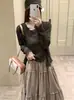 Foto real: Nova saia feminina estilo floral suave para o início do outono, nova saia longa floral 2026, saia evasê casual fresh