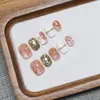 Nuevas Uñas Portátiles Puras Hechas a Mano Primavera/Verano Rosa Nude Puntos Borde Dorado Pedrería Blanqueamiento Cortas Calcomanías para Uñas de Uso Diario