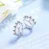 Pequeño Arete de Aro con Corona de Diamantes Frescos para Mujer, Diseño Dulce Hueco Estilo Coreano