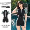 Popular traje de baño de una pieza para mujer, estilo deportivo conservador, talla grande, disimula el abdomen, adelgazante, adecuado para aguas termales y la playa, con mangas cortas y parte inferior de corte plano, venta al por mayor