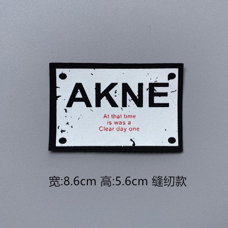 AKNE中