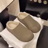 Sapatos Birkenstock de celebridade da internet com forro de lã, chinelos versáteis de bico fechado, slip-on, sapatos de pele para outono e inverno, sapatos mule quentes, retrô