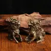 Ornamento Yuanbao Kirin Estilo Antigo Yuanbao Pet de Chá Mesa de Escritório Conjunto de Chá Decoração de Mesa de Café Pequeno Presente Metal Atacado