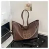 Bolsa de grande capacidade transfronteiriça feminina primavera e verão all-match 2025 nova bolsa de ombro retrô de couro macio bolsa de viagem casual