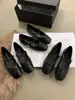 Sapatos Mary Jane Pretos Sapatos Femininos 2023 Primavera e Outono Novos Boca Rasa Macios Planos Couro Patenteado Sapatos de Nicho com Saia