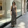 Vestido largo sexy de chica caliente con estampado de cebra y cuello halter, vestido ajustado sin tirantes, ropa de mujer transfronteriza en stock 7837398