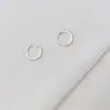 Latón chapado en oro real Viento ultrasencillo de venta caliente transfronterizo europeo y americano Zircón incrustado Nicho para mujer Anillo para la oreja Pendientes sin agujeros