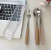 Cuchara con mango de madera al por mayor vajilla ins tenedor de frutas vajilla para estudiantes caja sorpresa caja de vajilla de cuchara de madera juego de vajilla portátil