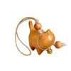Pingente de madeira esculpida de um gato sem rosto e arrogante feito de cipreste chinês, chaveiro pequeno de artesanato em madeira, pingente trançado, acessório decorativo para bolsa