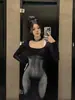 Moda Primavera e Outono Estilo de Rua Vestido Bodycon Abstrato de Manga Longa com Decote Quadrado para Mulheres, Ajuste ao Corpo que Marca a Cintura, Caimento Slim, que Molda o Quadril, Vestido Longo Transfronteiriço